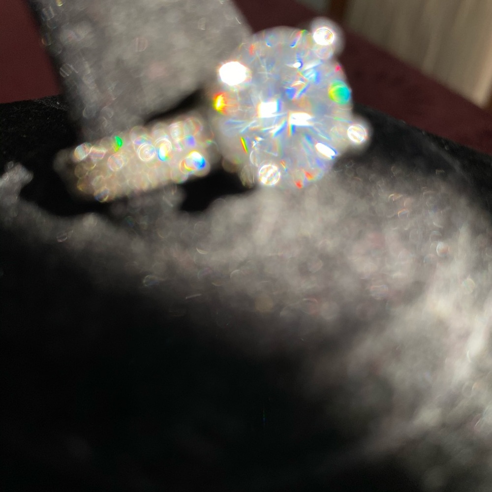 BEAUTIFUL BELLA LUCE RING - Picture 5 of 10